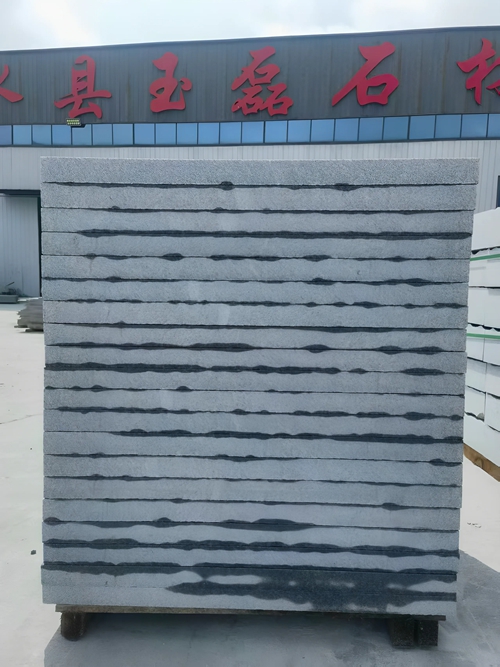 鲁灰地铺板